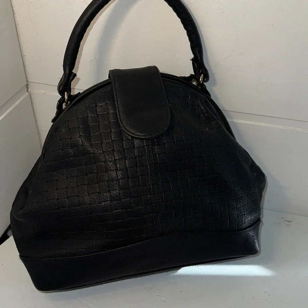 A & W Leather Duck Logo medium handbag